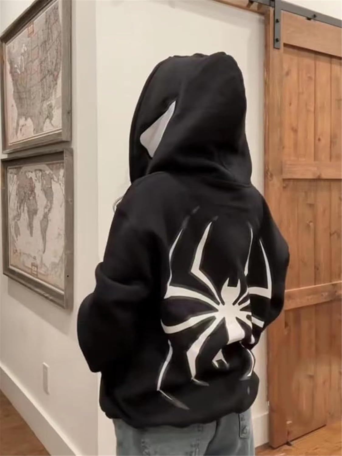 Stylish Spider Zip-Up Hoodie