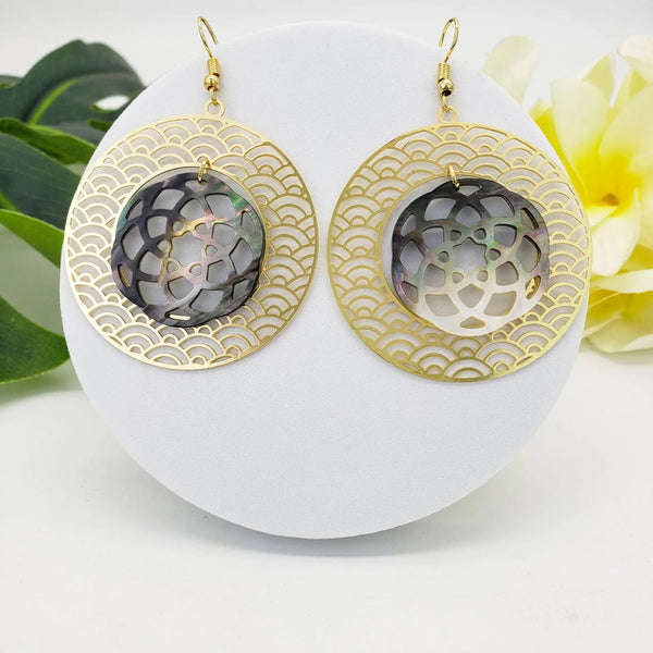 Fashion-Hawaiian-Natural-Lip-Black-Mother-of-Pearl-Circle-Flower-Dangling-Earrings-Beach-Island-Jewelry.jpg