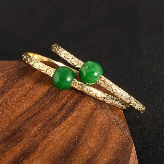 Elegant Gold Bangle with Agate