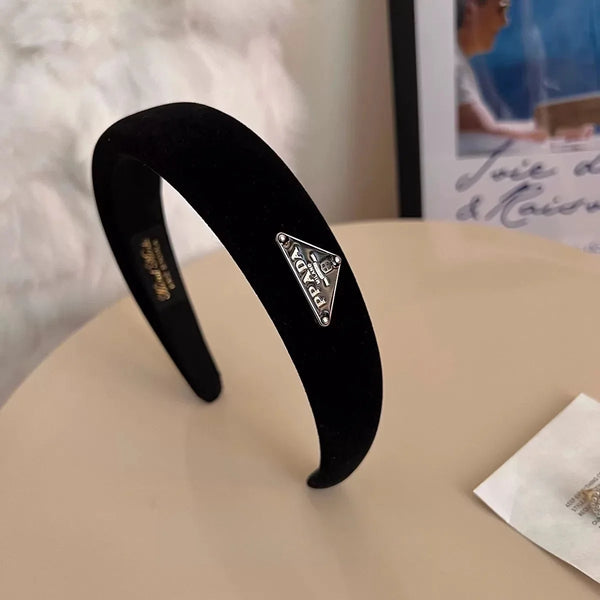 New-2026-Women-s-Velvet-Hair-Band-Retro-Wide-Hair-Circle-with-Metal-Logo-Plate-Elegant.jpg