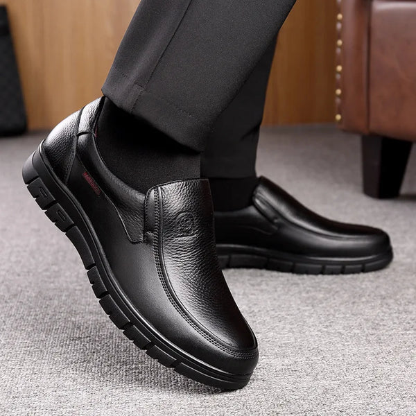 Summer-New-Men-Leather-Shoes-soft-soled-Casual-Flat-Shoes-Outdoor-Walking-shoes-Comfort-fashion-soft.jpg